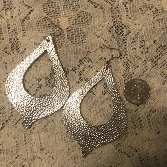 Plunder Design Nika Silver Leather Earrings - Picture 3 of 4